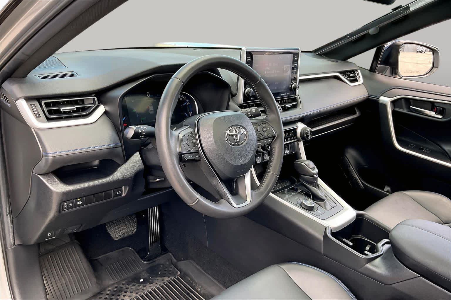2022 Toyota RAV4 photo 17 of 34