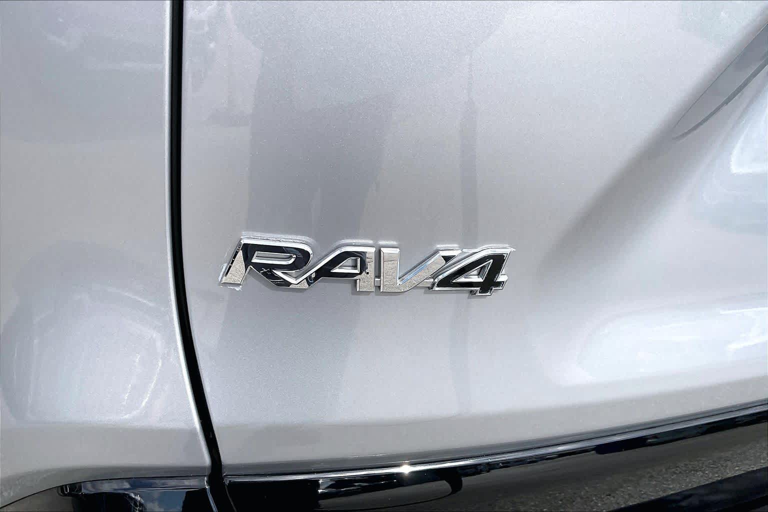 2022 Toyota RAV4 photo 30 of 34