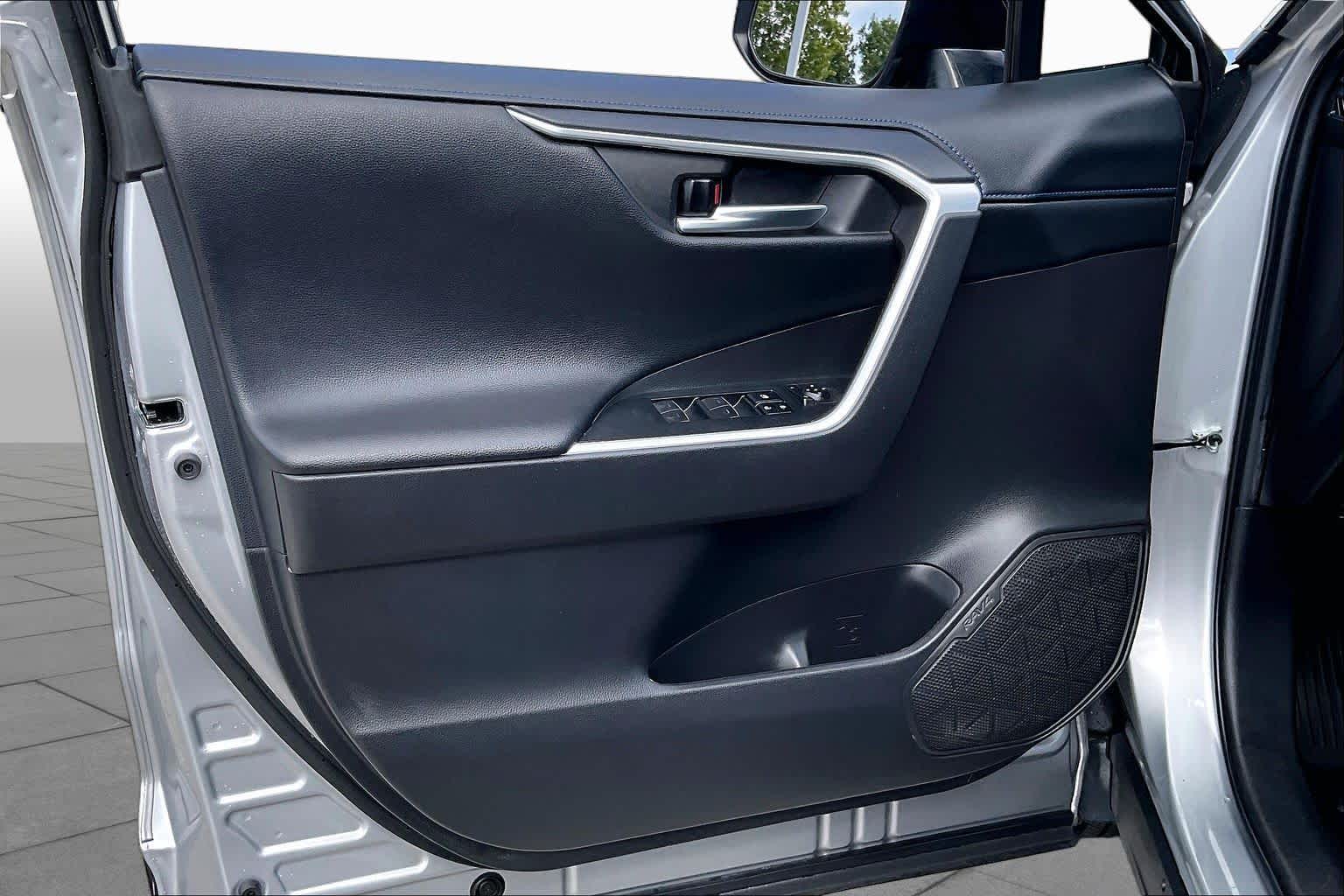 2022 Toyota RAV4 photo 21 of 34