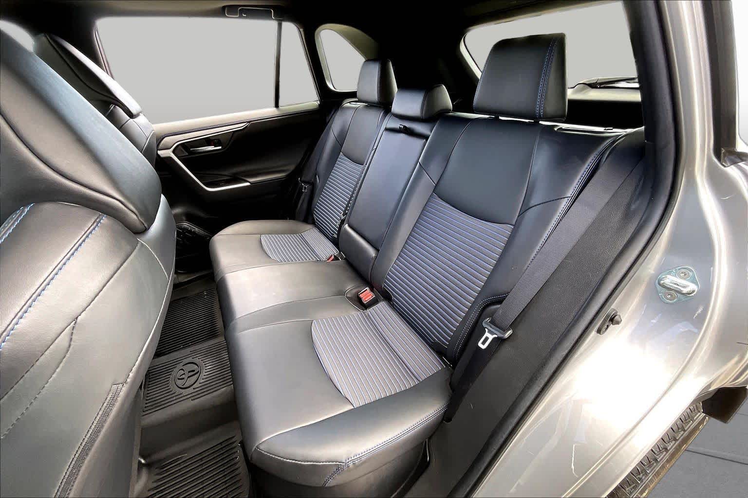 2022 Toyota RAV4 photo 19 of 34