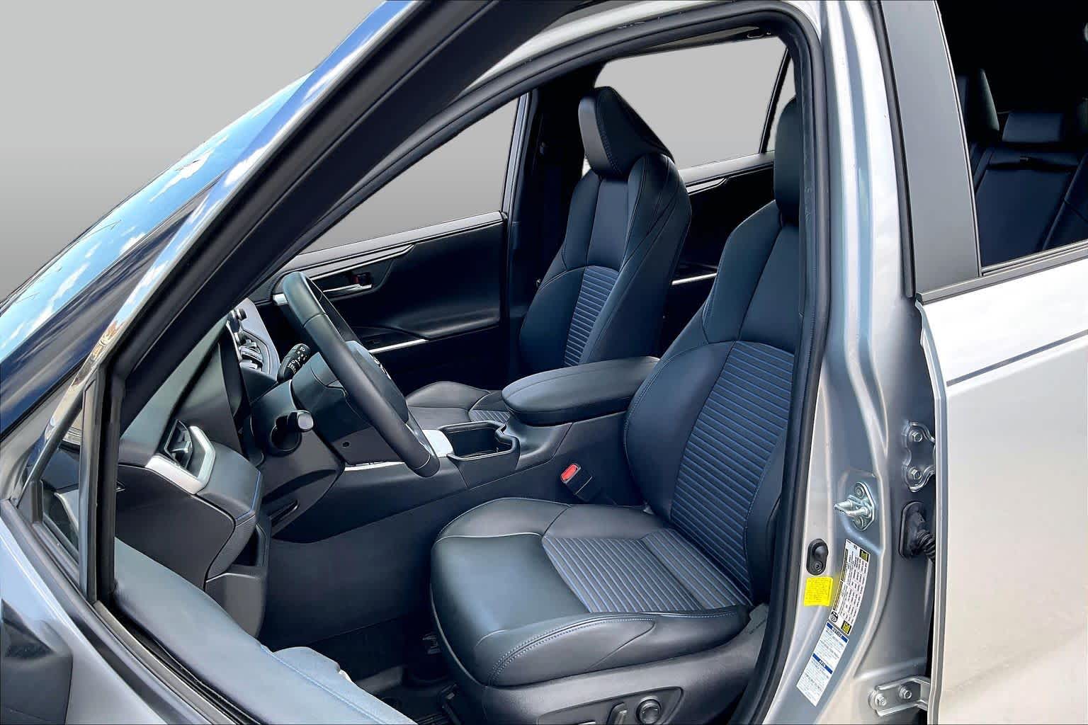 2022 Toyota RAV4 photo 8 of 34