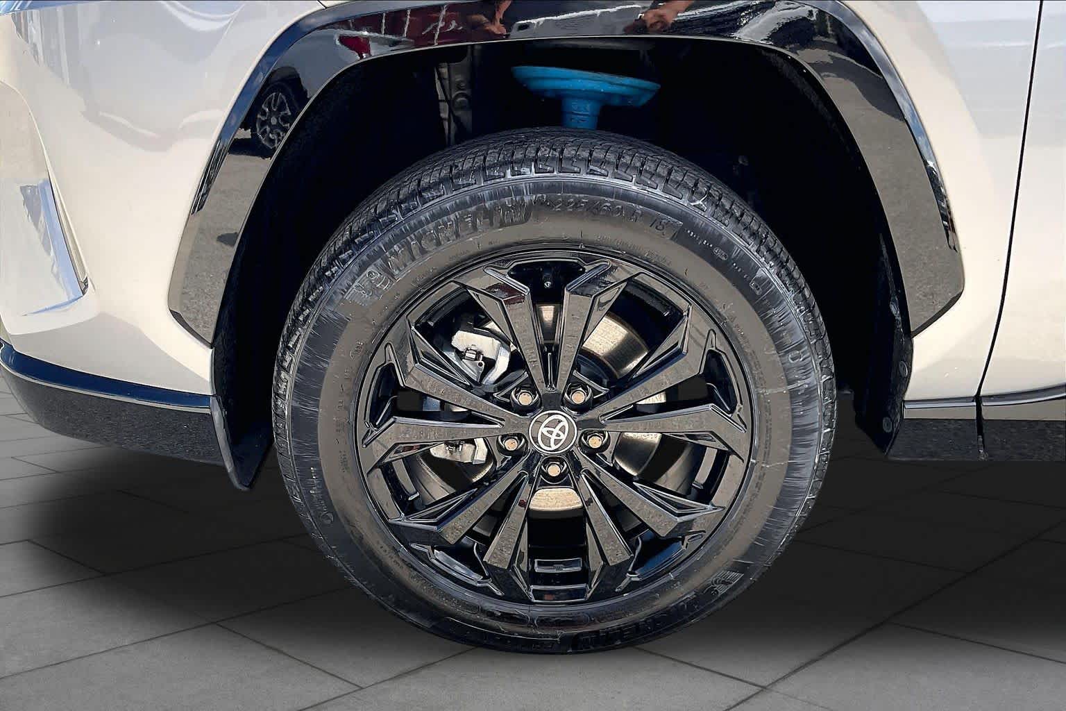 2022 Toyota RAV4 photo 10 of 34