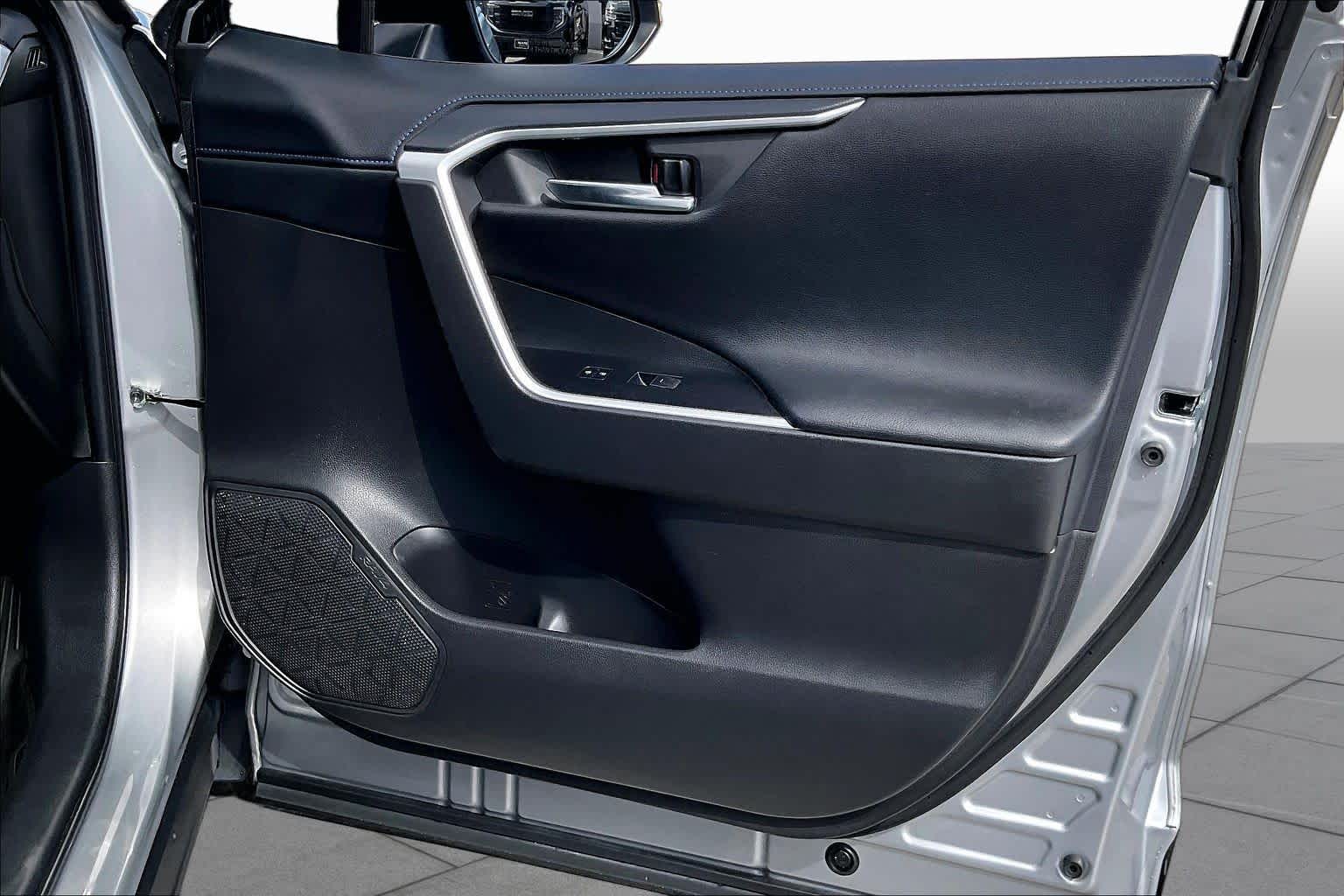 2022 Toyota RAV4 photo 22 of 34
