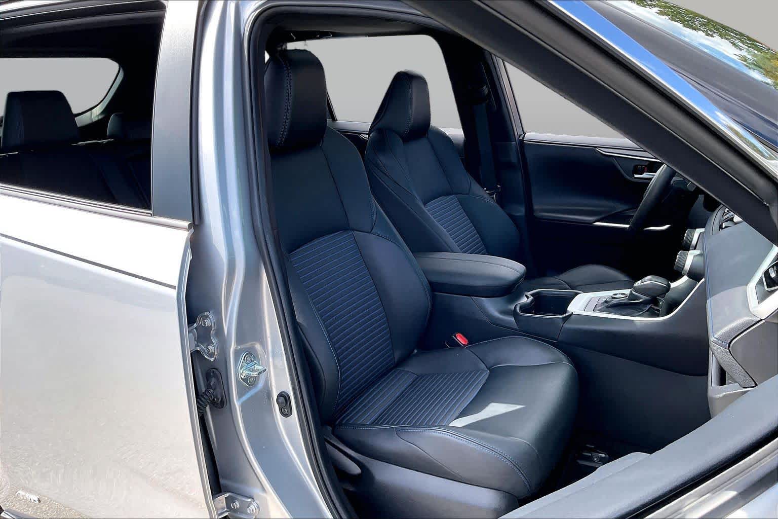 2022 Toyota RAV4 photo 9 of 34