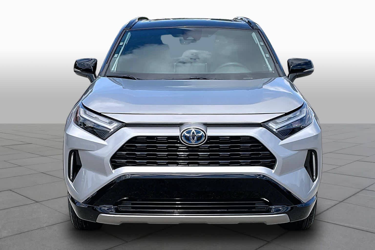 2022 Toyota RAV4 photo 4 of 34
