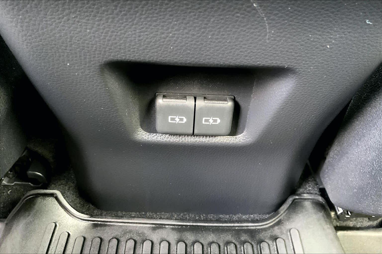 2022 Toyota RAV4 photo 31 of 34