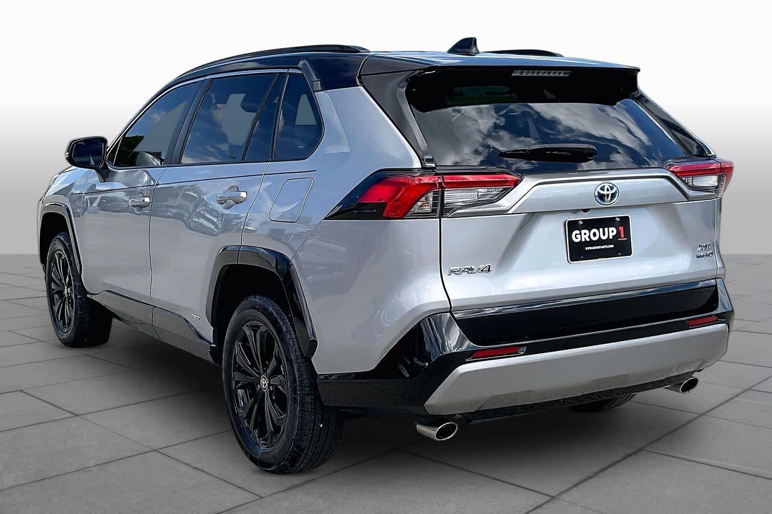 2022 Toyota RAV4 photo 11 of 34