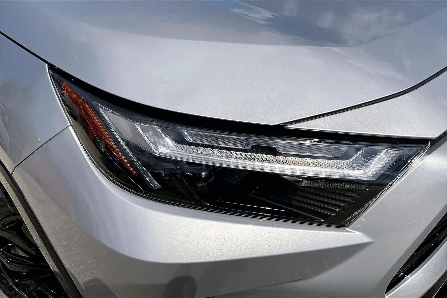 2022 Toyota RAV4 photo 27 of 34