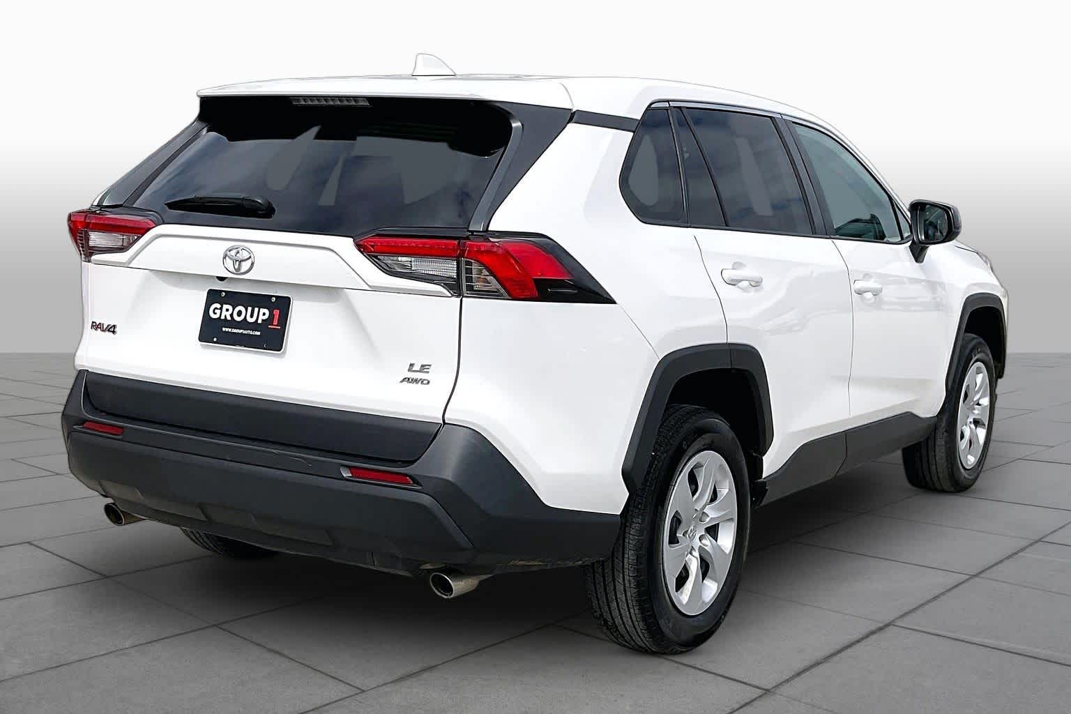 2022 Toyota RAV4 photo 12 of 33