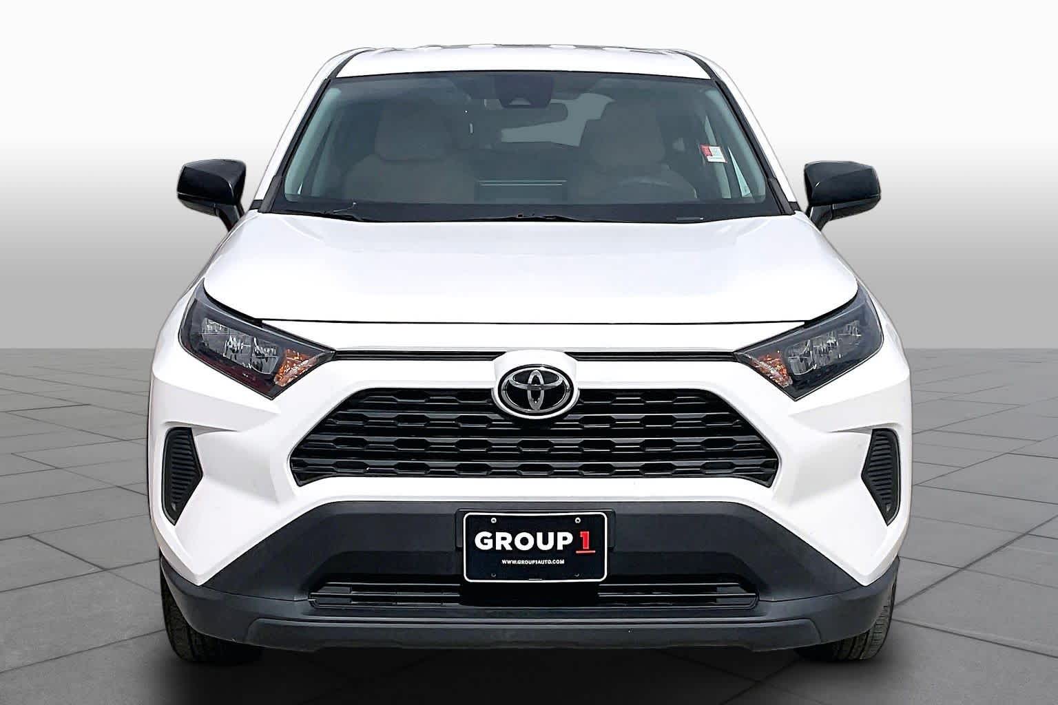 2022 Toyota RAV4 photo 3 of 33