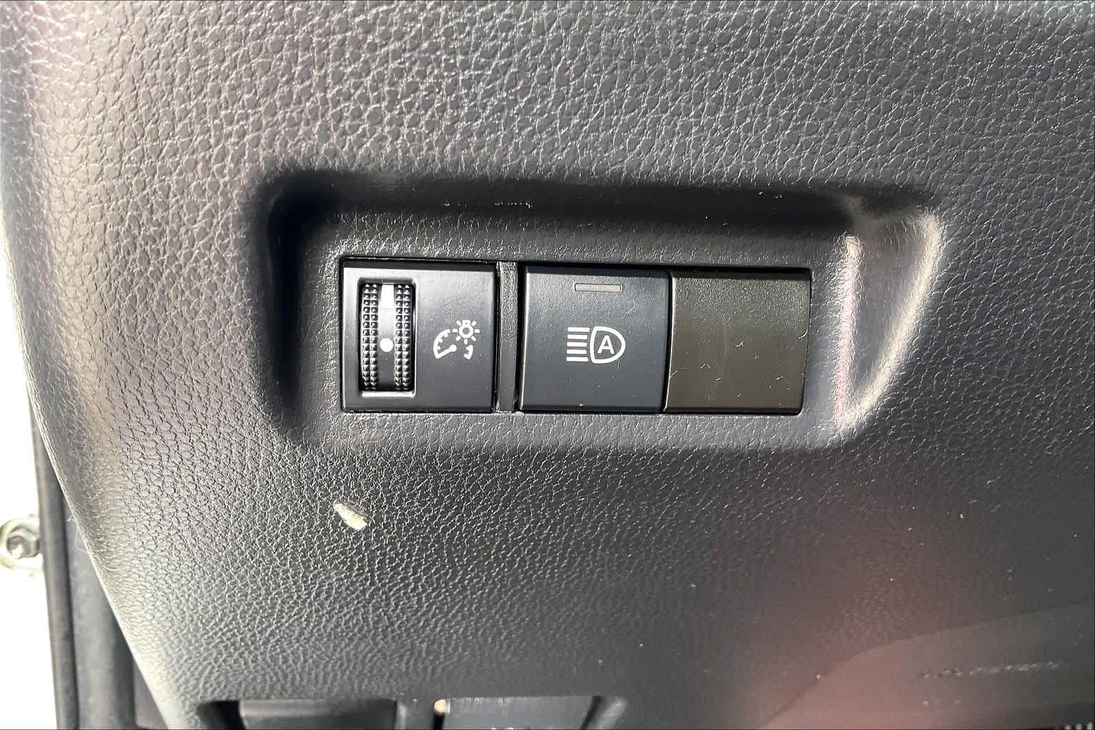 2022 Toyota RAV4 photo 13 of 33