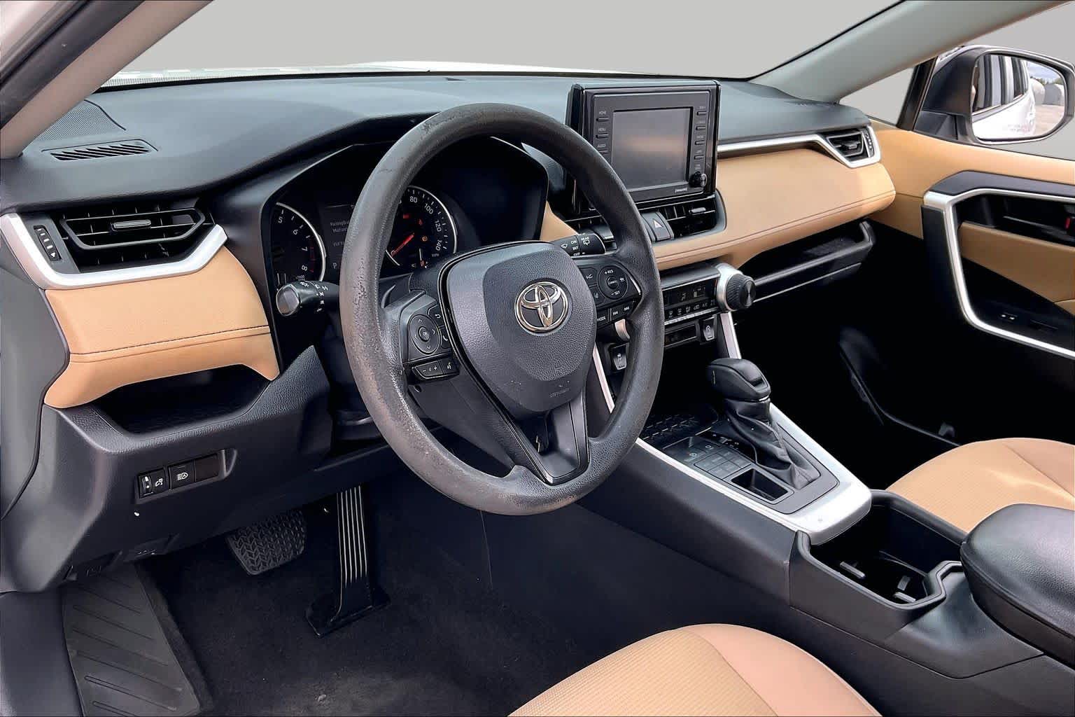 2022 Toyota RAV4 photo 16 of 33