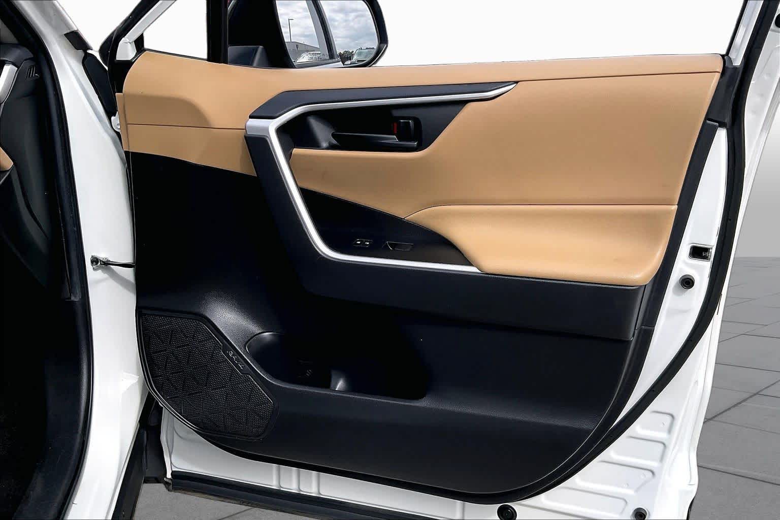 2022 Toyota RAV4 photo 21 of 33