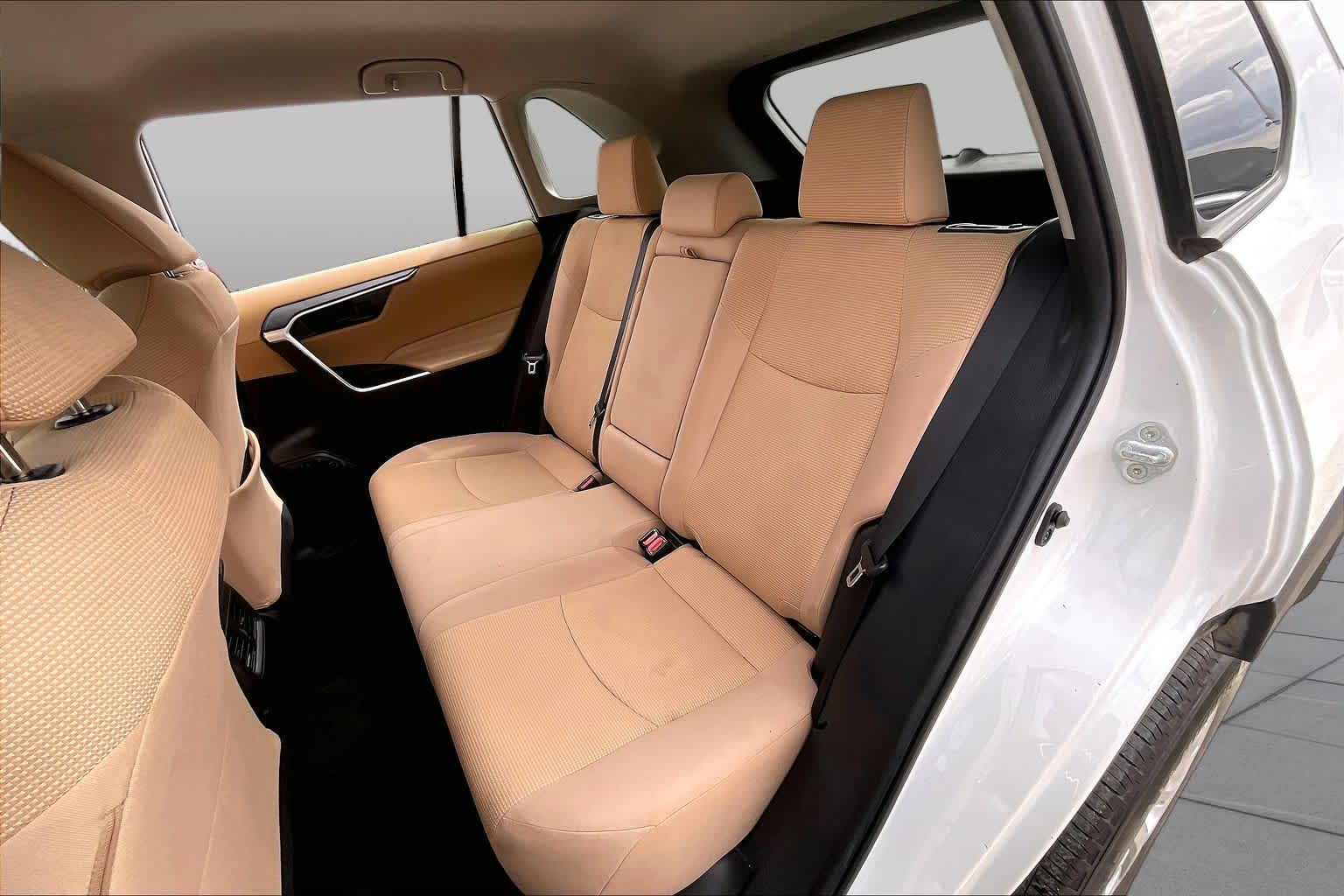 2022 Toyota RAV4 photo 18 of 33
