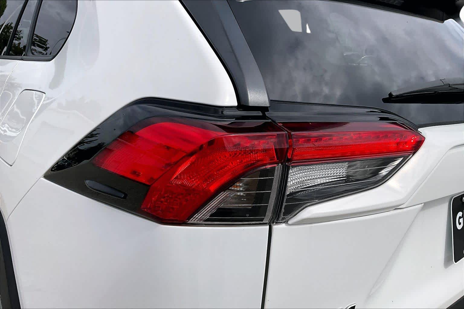 2022 Toyota RAV4 photo 27 of 33