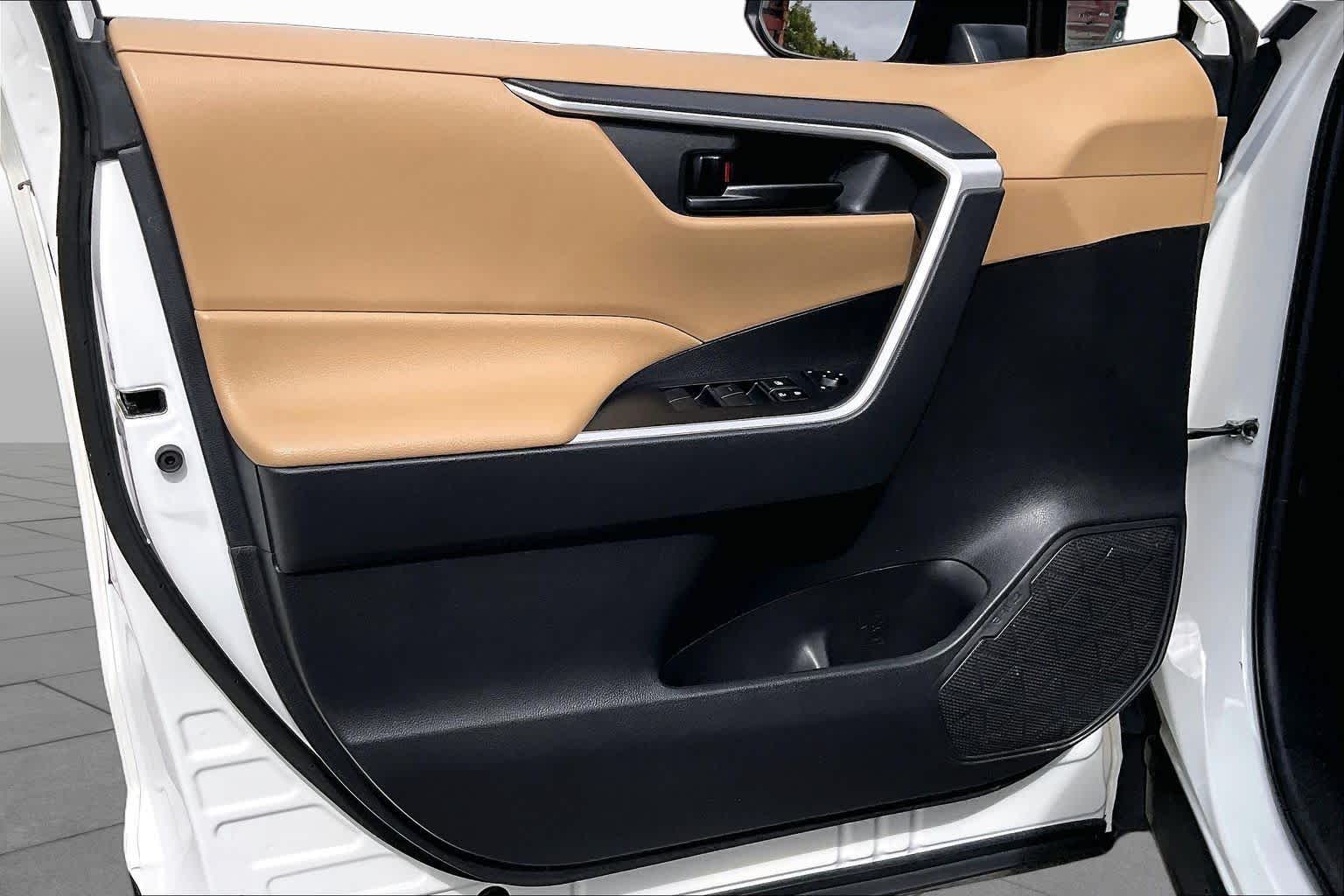 2022 Toyota RAV4 photo 20 of 33