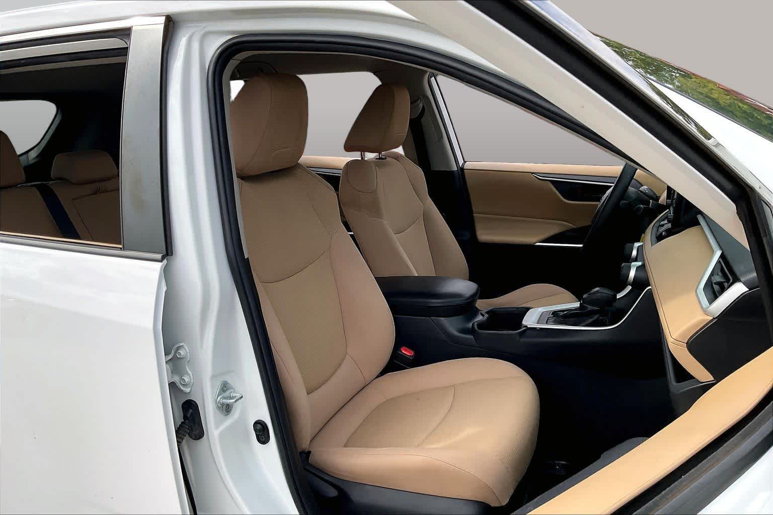 2022 Toyota RAV4 photo 8 of 33