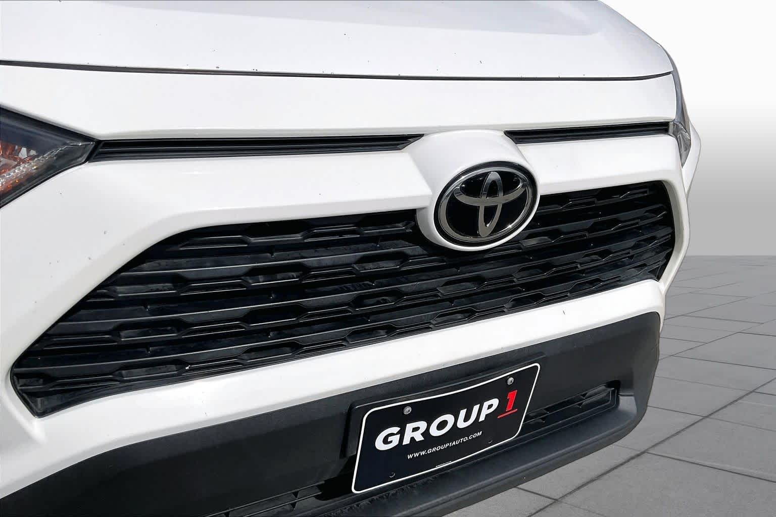 2022 Toyota RAV4 photo 28 of 33