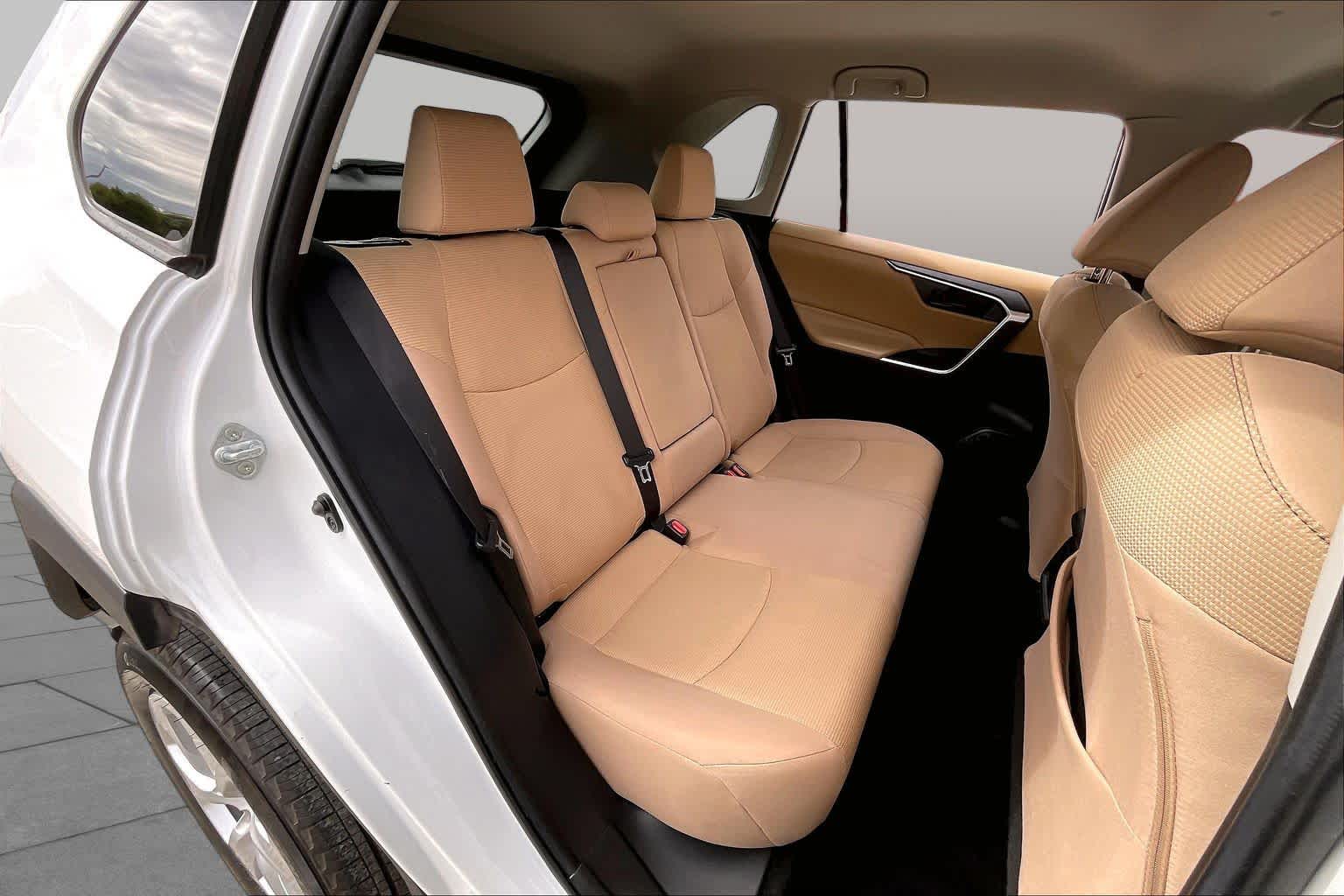2022 Toyota RAV4 photo 19 of 33