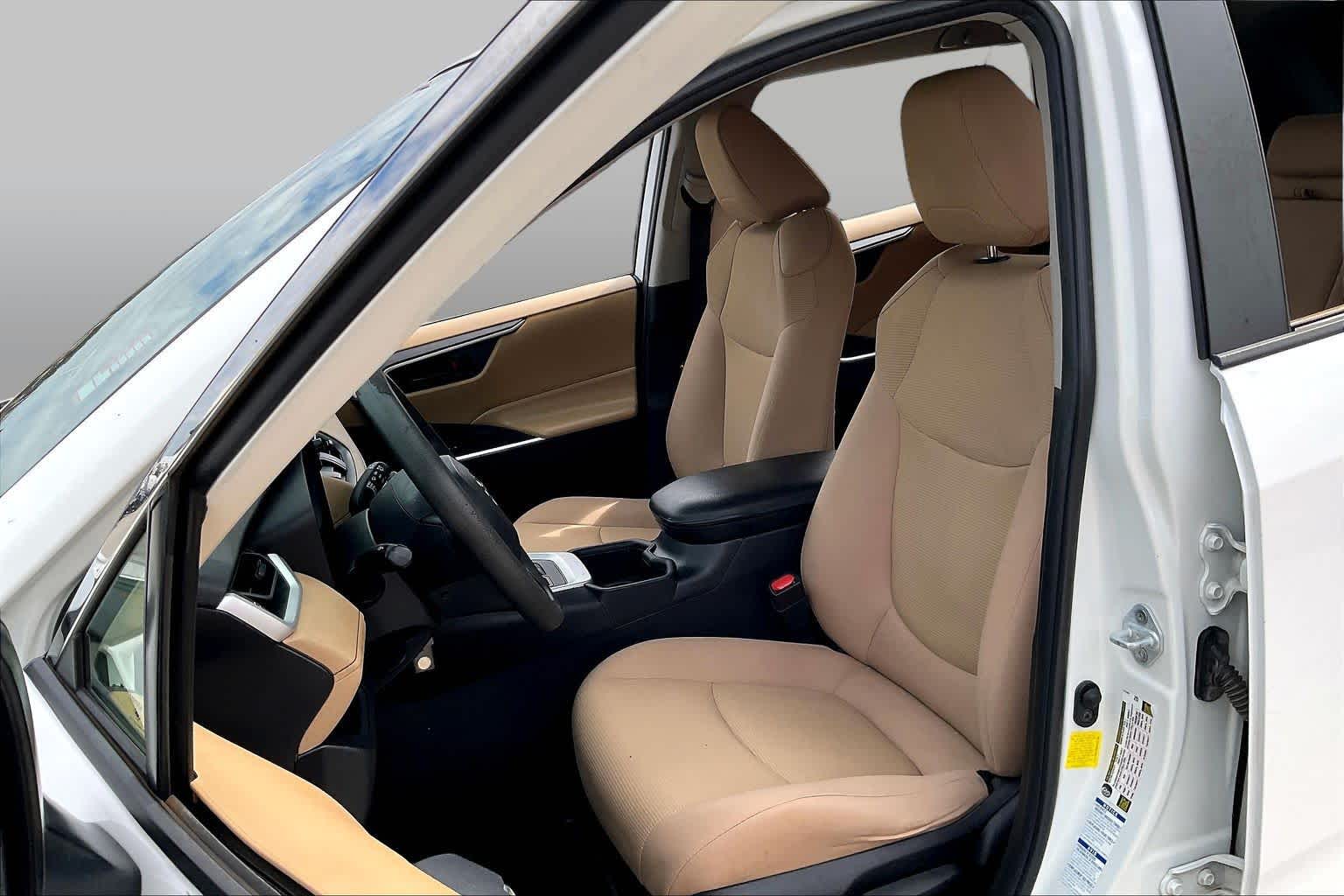 2022 Toyota RAV4 photo 7 of 33