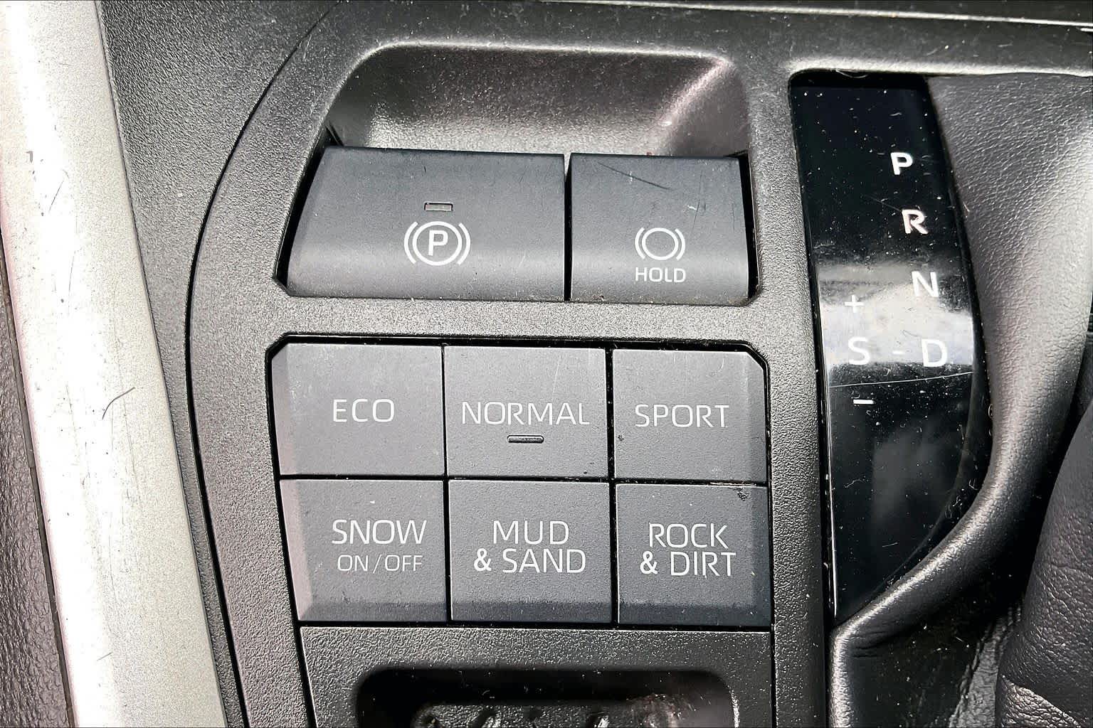 2022 Toyota RAV4 photo 32 of 33
