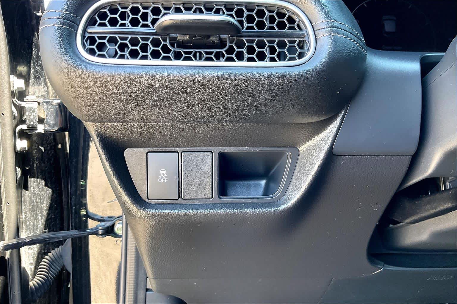 2026 Honda HR-V photo 33 of 36