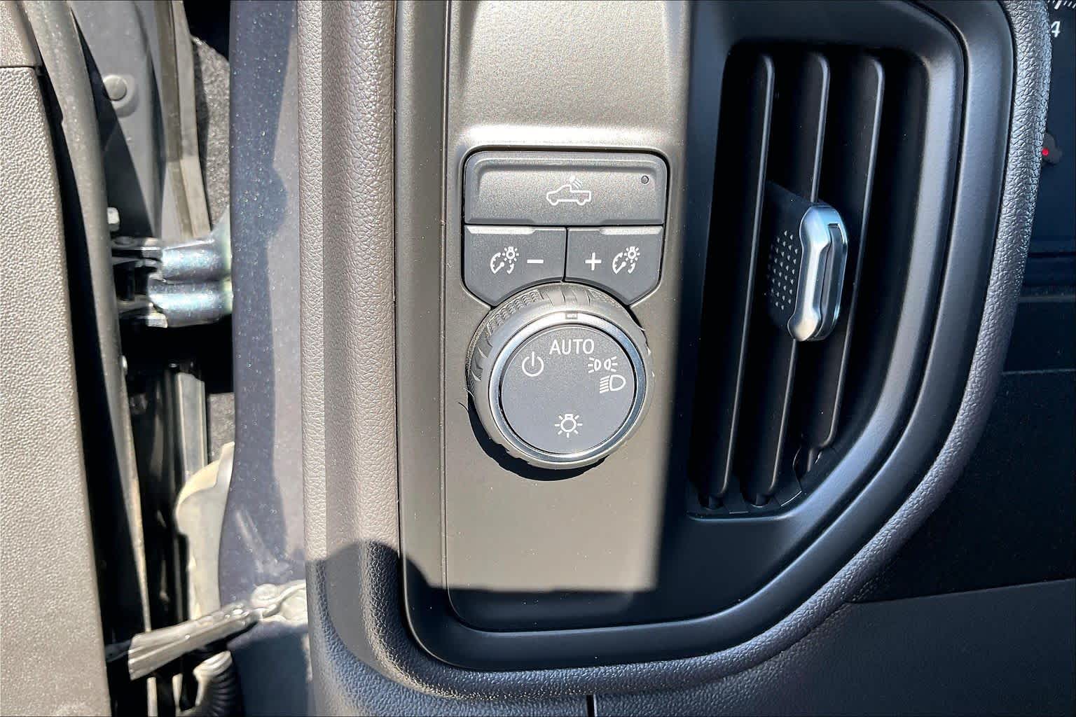 2021 Chevrolet Silverado 1500 photo 13 of 32