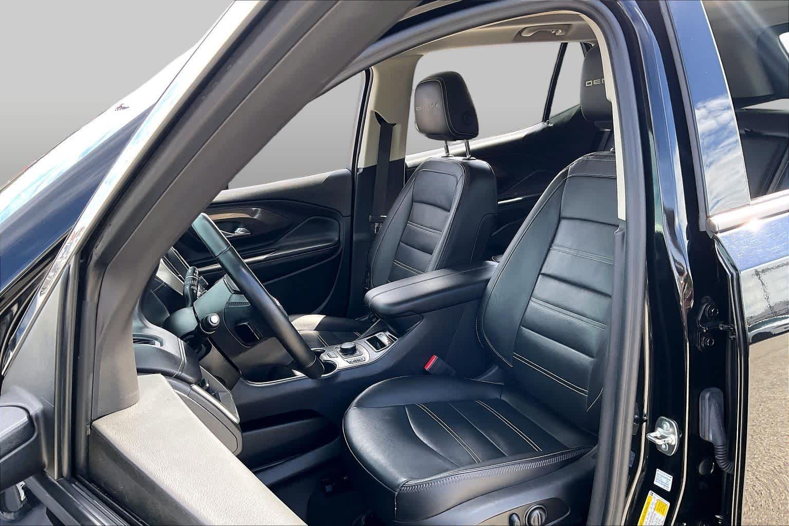 2024 GMC Terrain photo 7 of 34