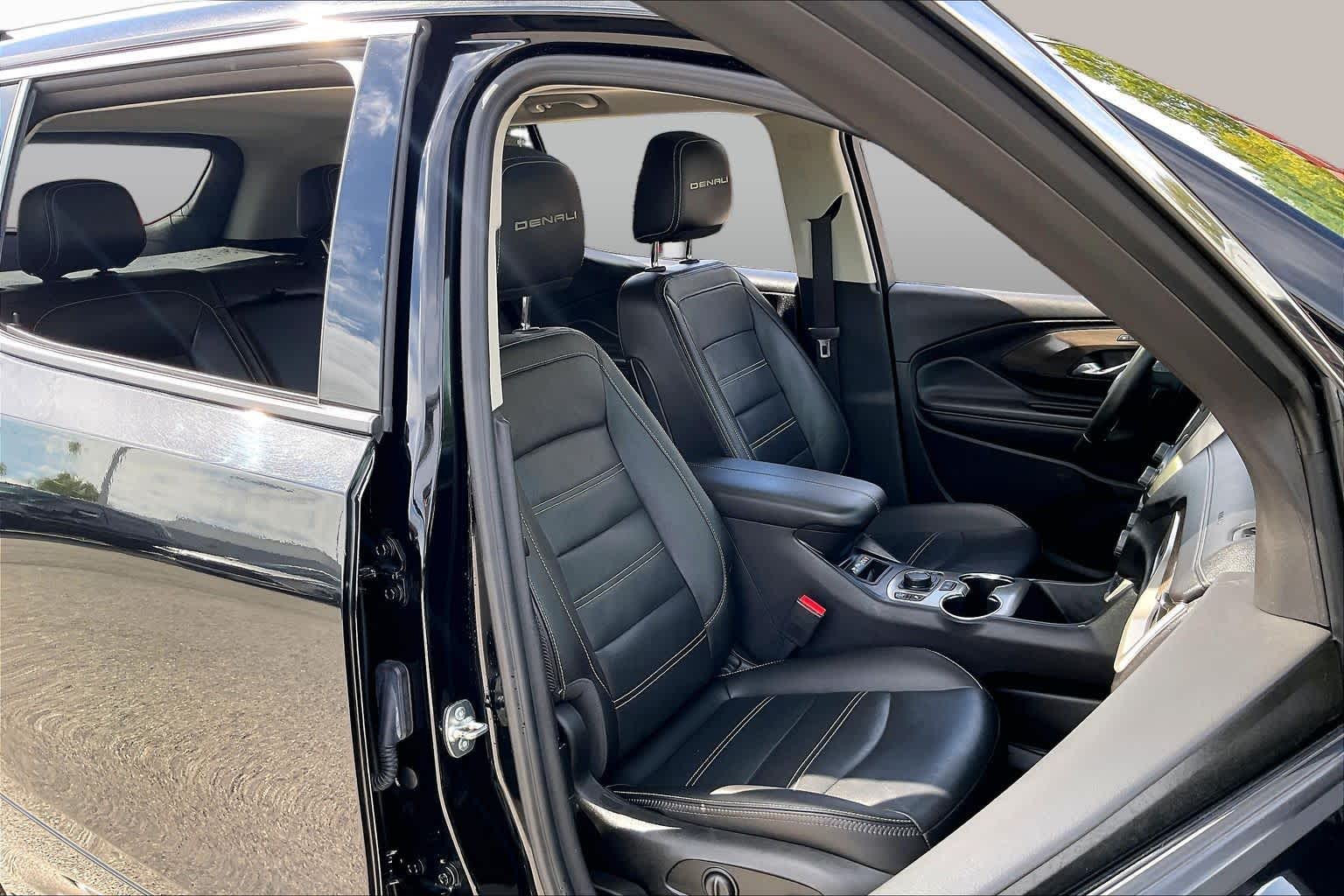 2024 GMC Terrain photo 8 of 34