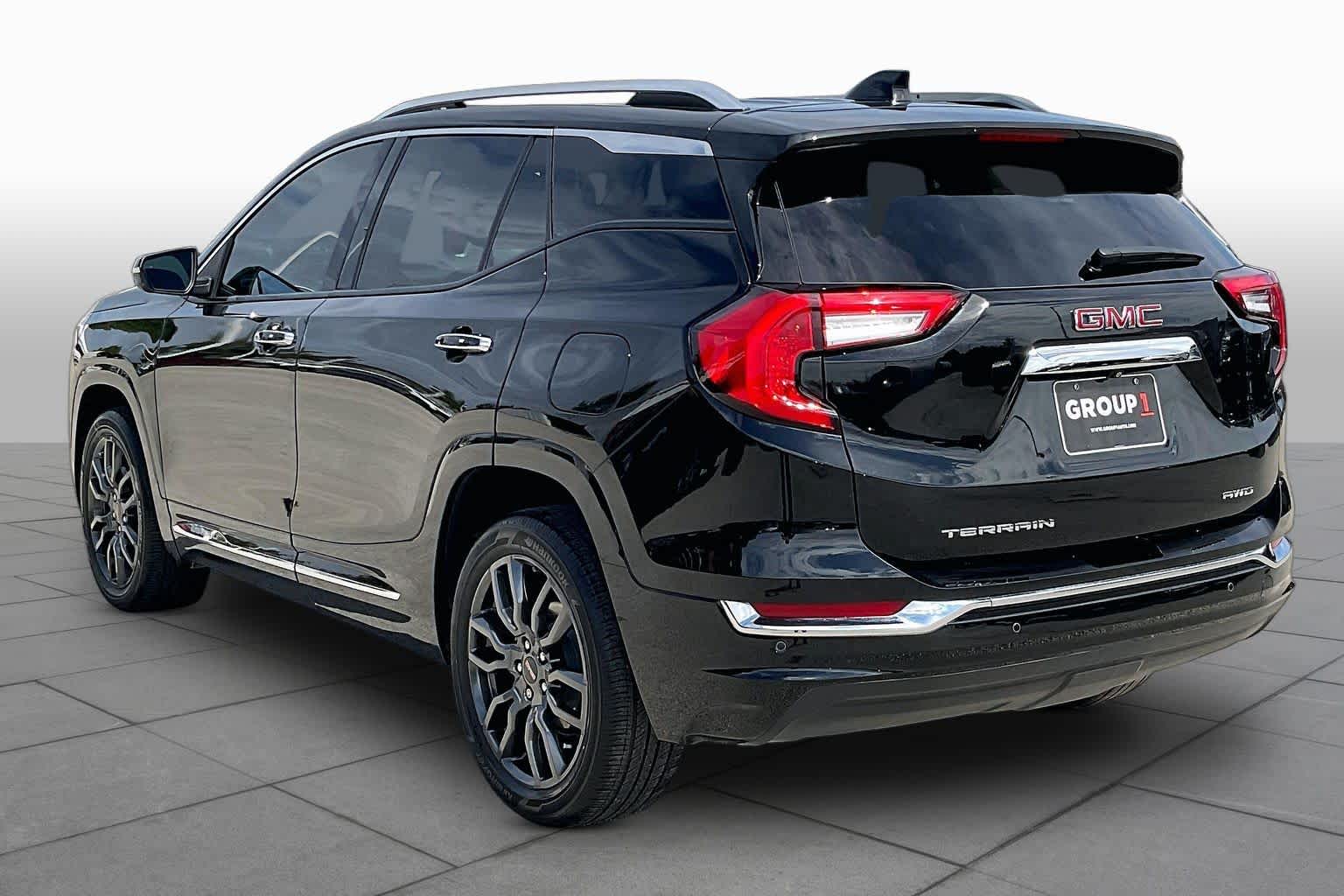 2024 GMC Terrain photo 11 of 34