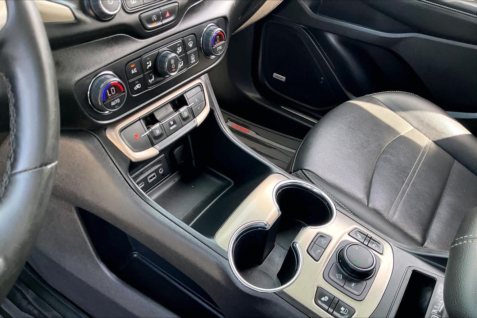 2024 GMC Terrain photo 16 of 34