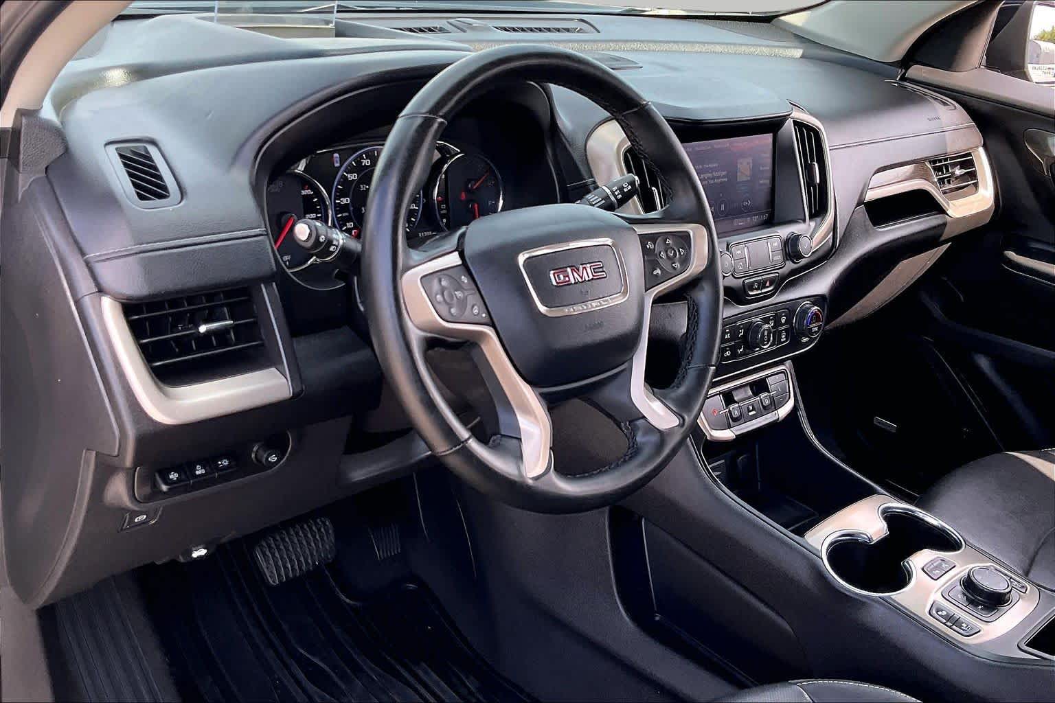 2024 GMC Terrain photo 17 of 34