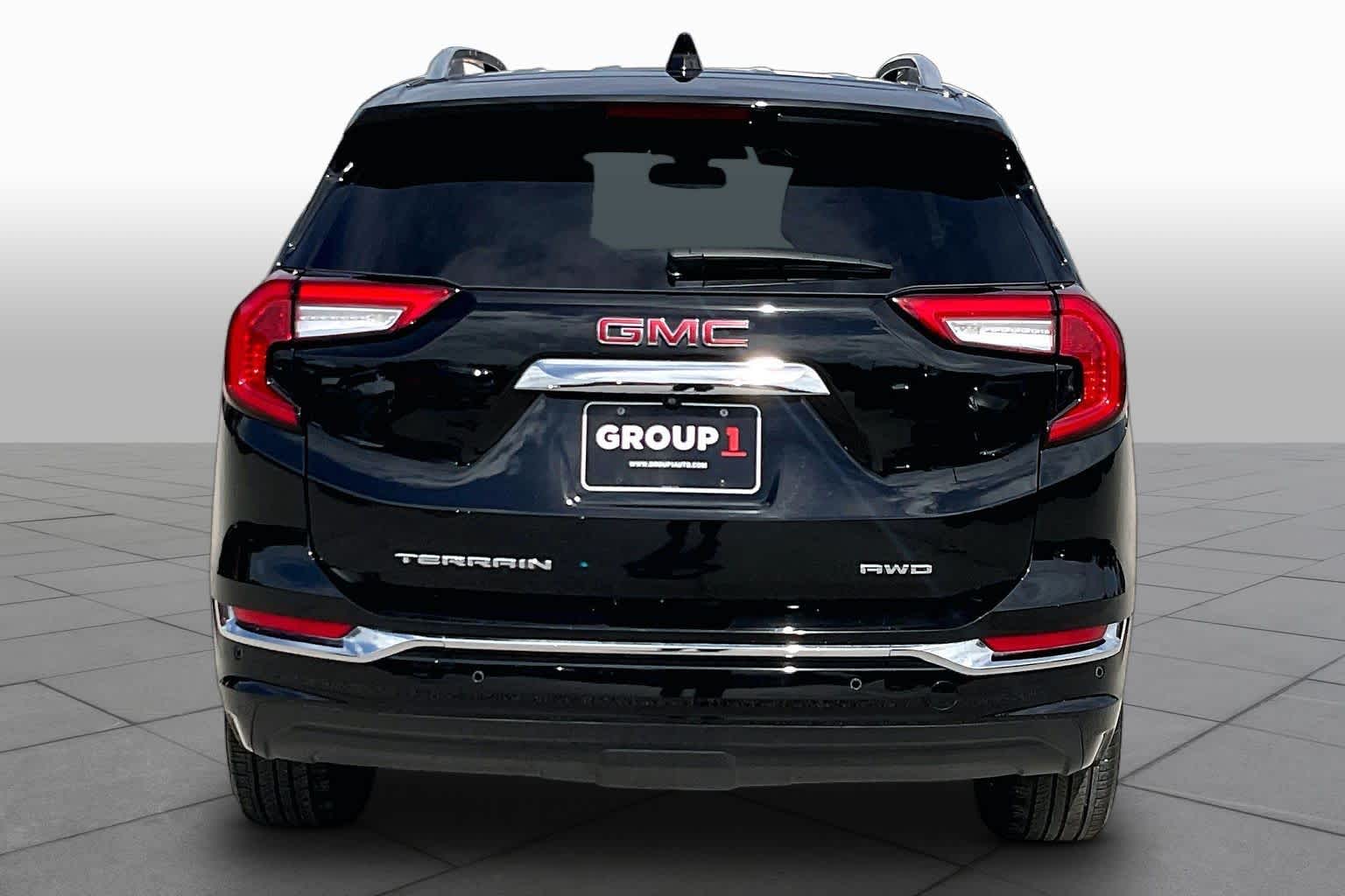 2024 GMC Terrain photo 4 of 34