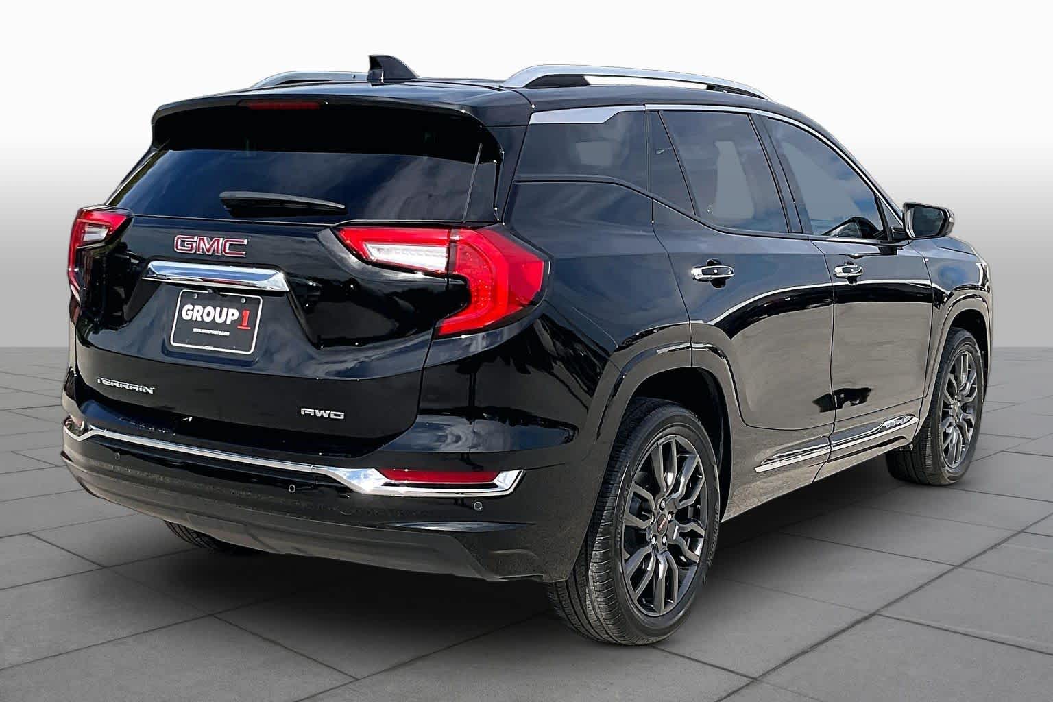 2024 GMC Terrain photo 12 of 34