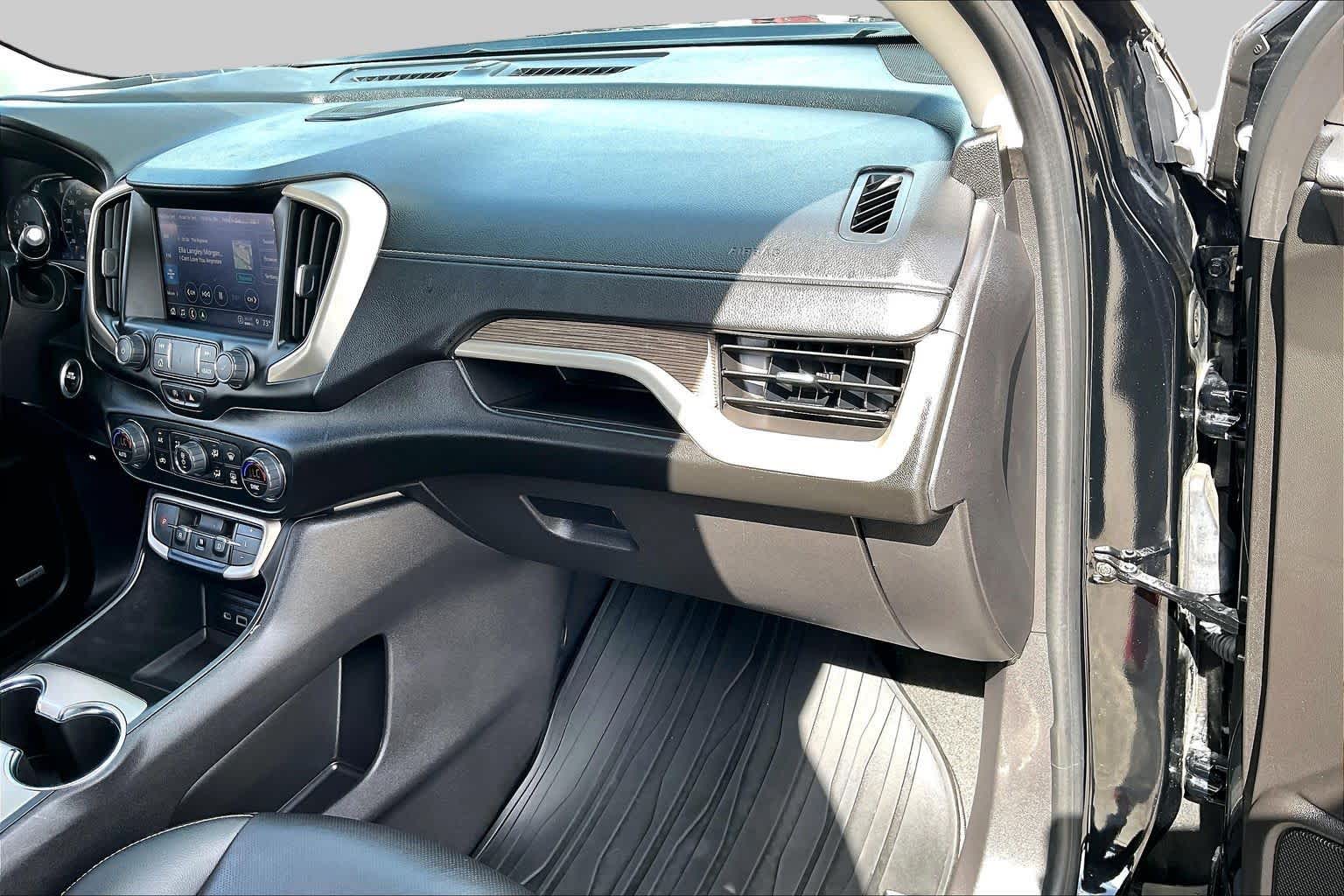 2024 GMC Terrain photo 18 of 34