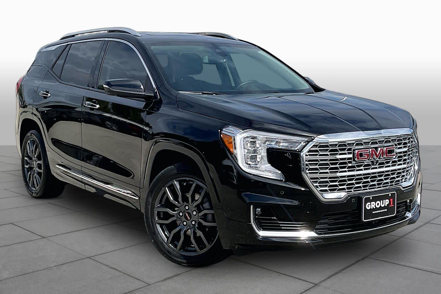 2024 GMC Terrain photo 2 of 34