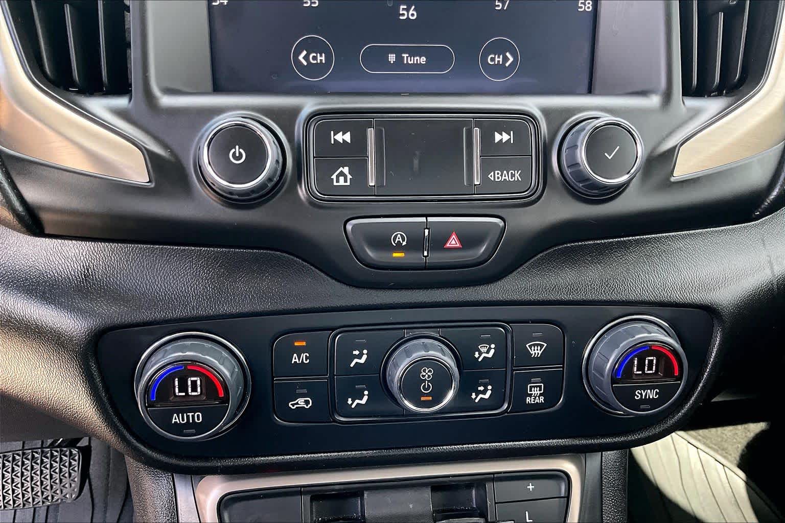 2024 GMC Terrain photo 33 of 34
