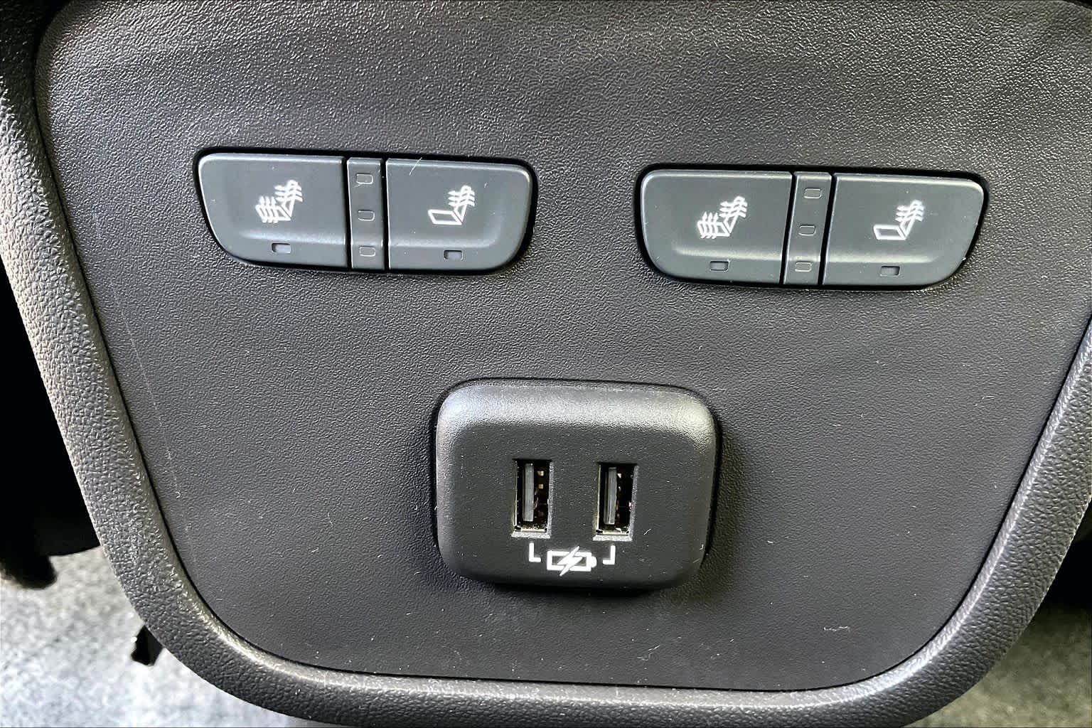 2024 GMC Terrain photo 31 of 34