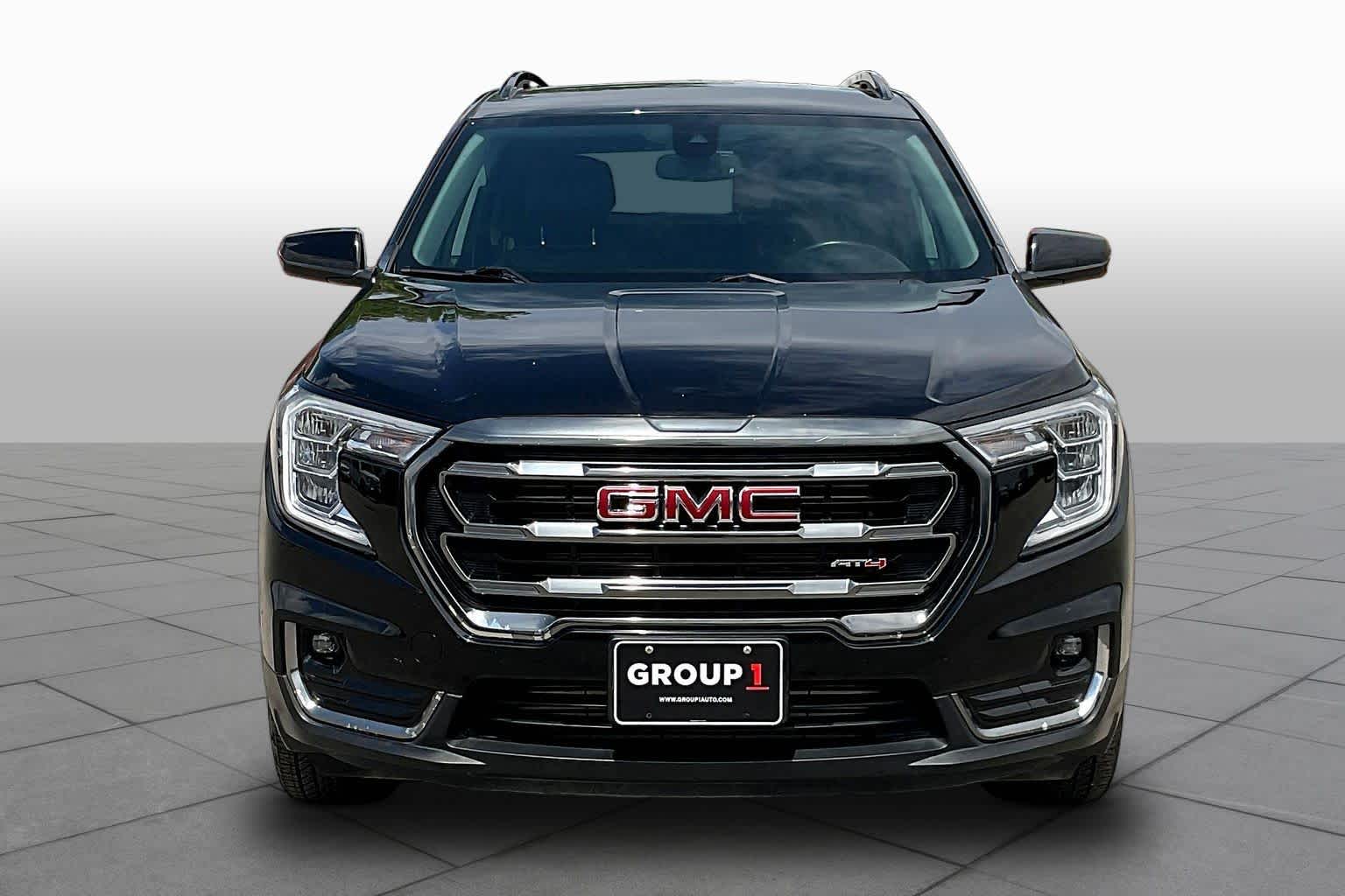 View vehicle photo 4