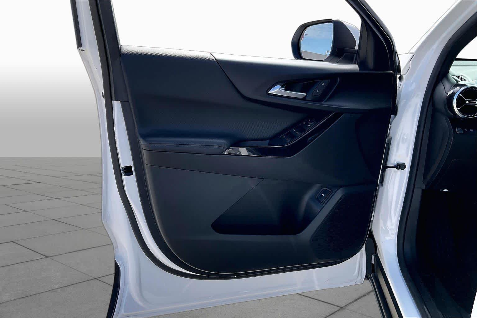 2025 Chevrolet Equinox photo 21 of 34