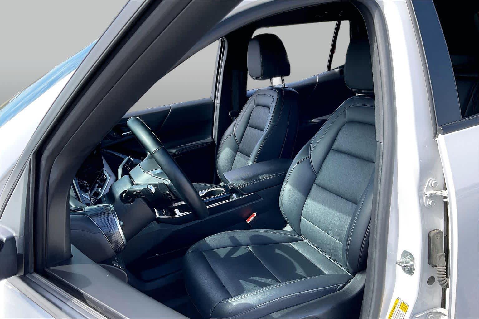 2025 Chevrolet Equinox photo 8 of 34