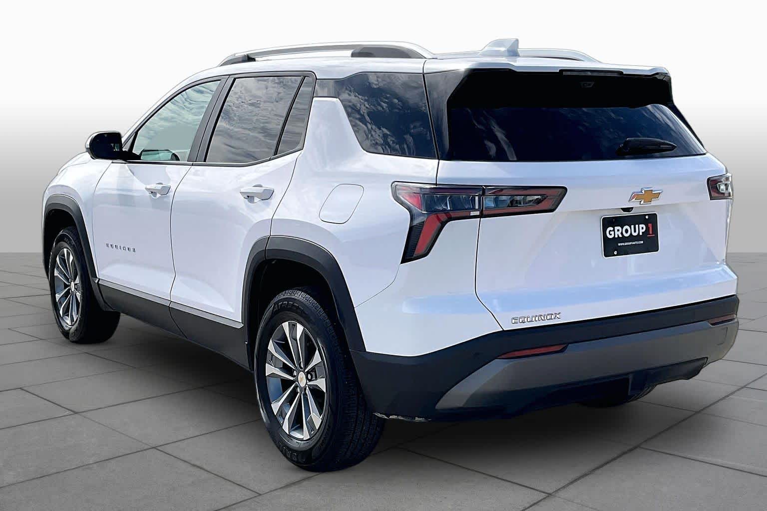 2025 Chevrolet Equinox photo 12 of 34