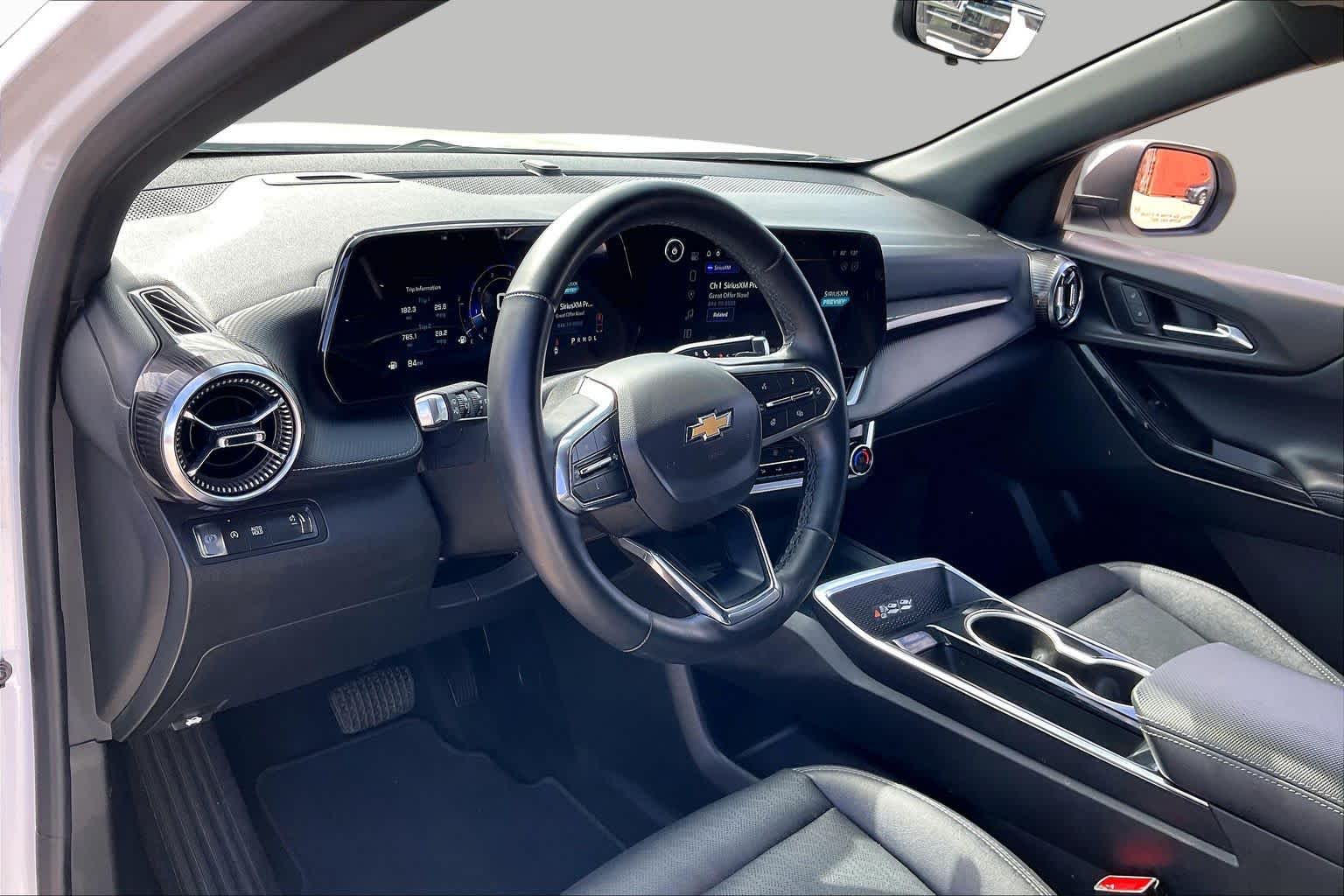 2025 Chevrolet Equinox photo 17 of 34