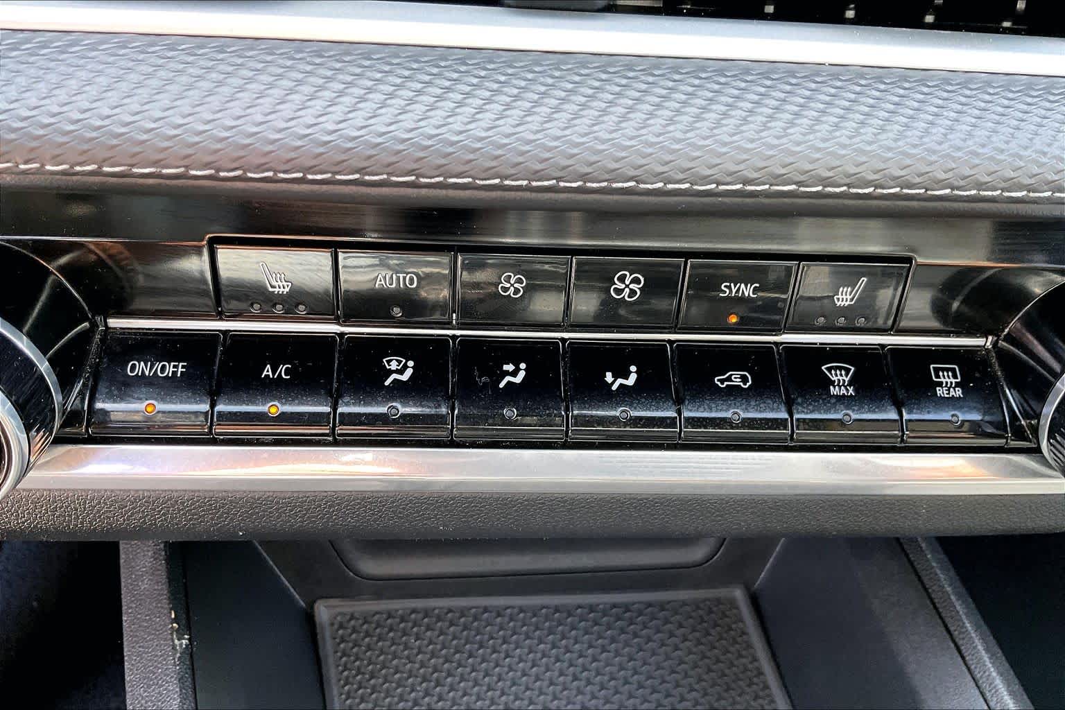 2025 Chevrolet Equinox photo 32 of 34