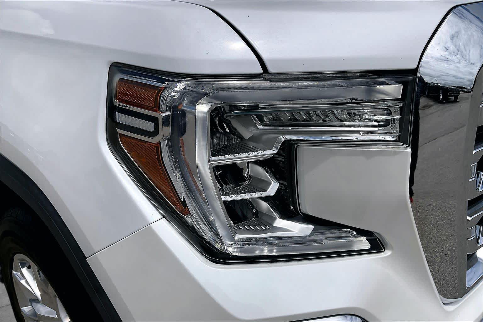 2021 GMC Sierra 1500 SLT White Frost Tricoat at Group 1 GMC Buick South