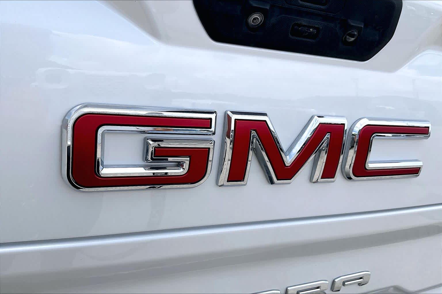 2021 GMC Sierra 1500 SLT White Frost Tricoat at Group 1 GMC Buick South