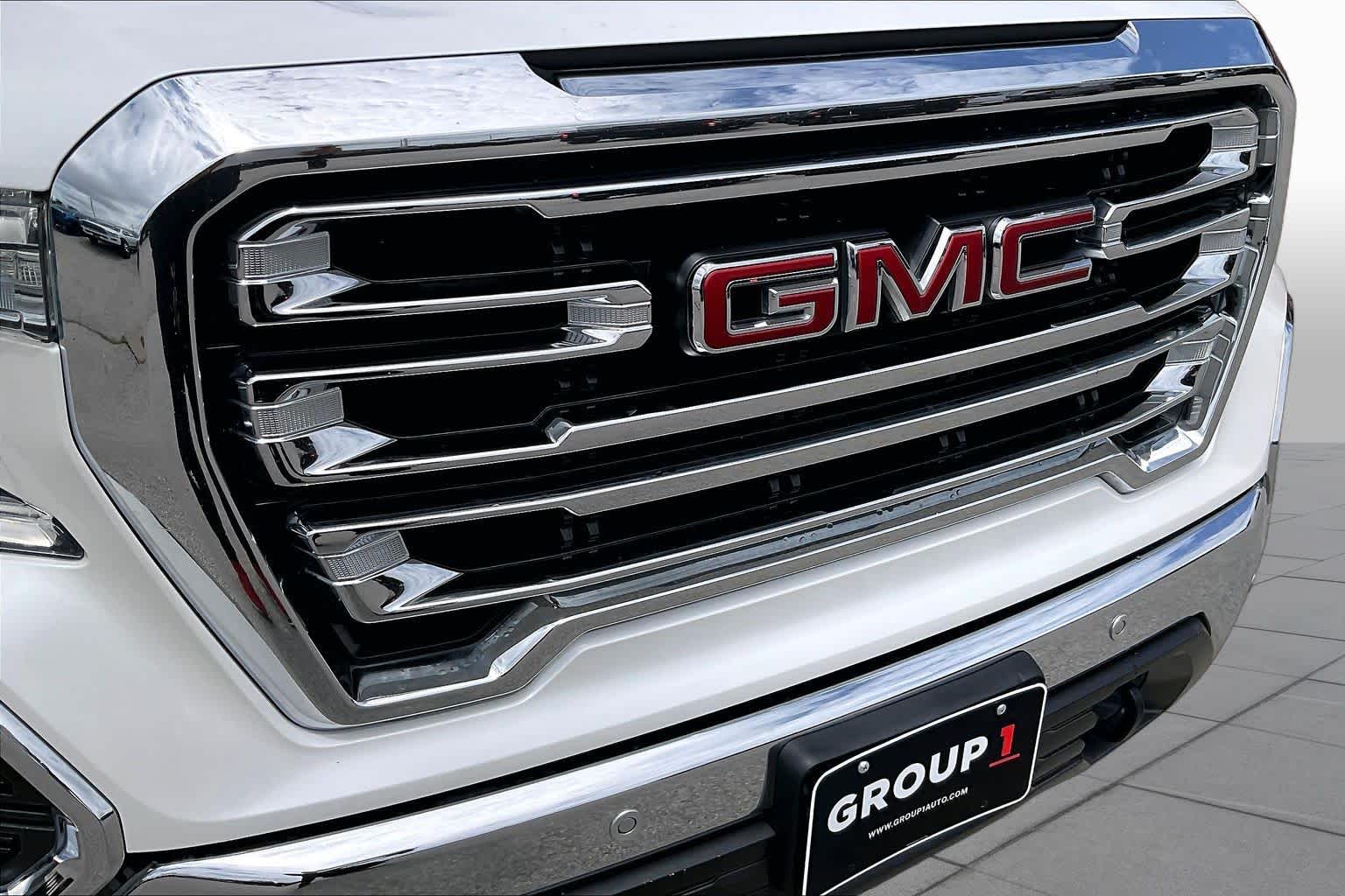 2021 GMC Sierra 1500 SLT White Frost Tricoat at Group 1 GMC Buick South