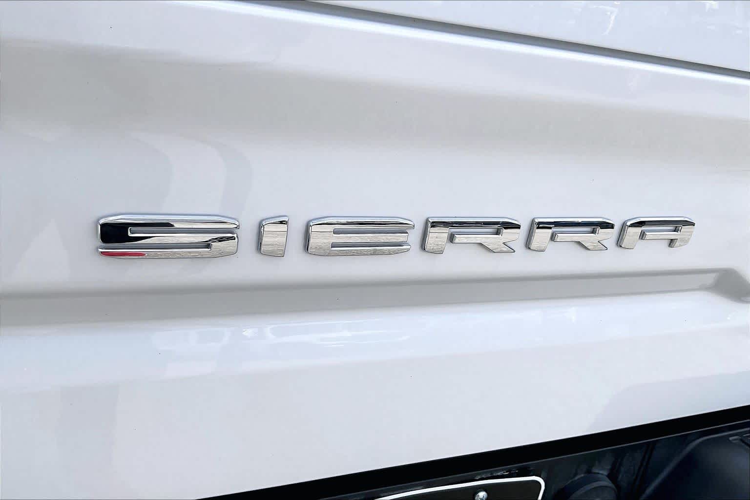 2021 GMC Sierra 1500 SLT White Frost Tricoat at Group 1 GMC Buick South