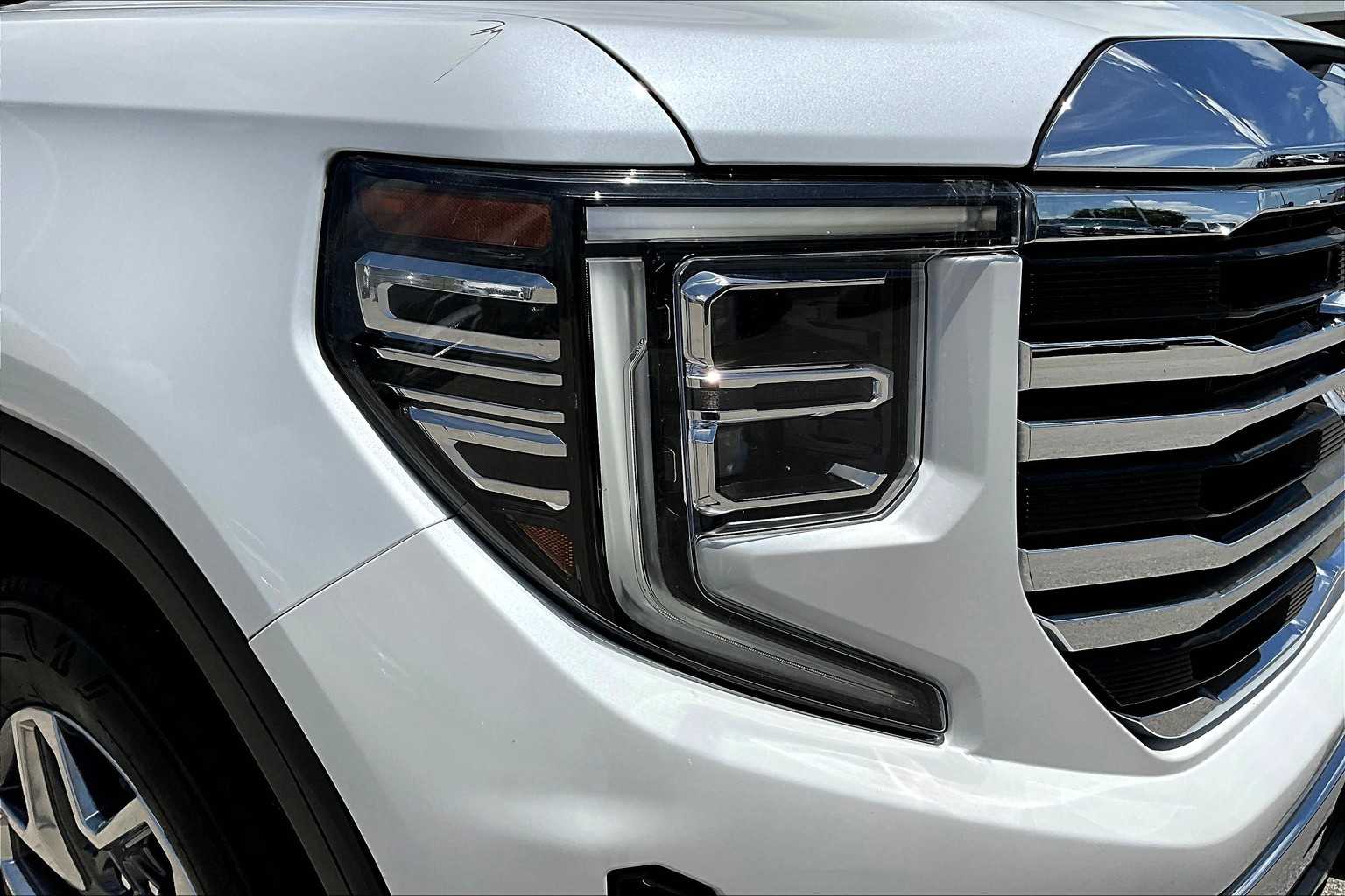 2022 GMC Sierra 1500 SLT White Frost Tricoat at Beck & Masten Kia