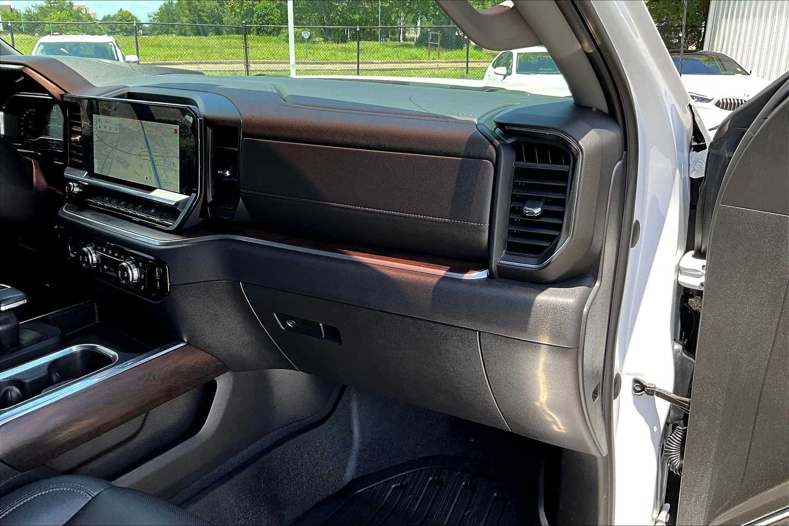 2022 GMC Sierra 1500 SLT White Frost Tricoat at Beck & Masten Kia